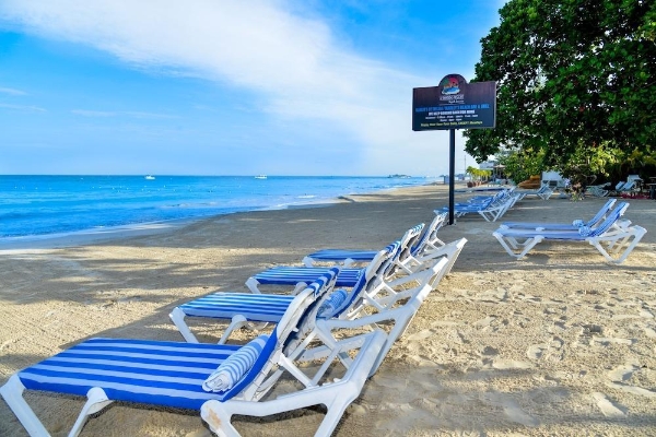 Hotel CocoLaPalm Seaside Resort (Whitehall)